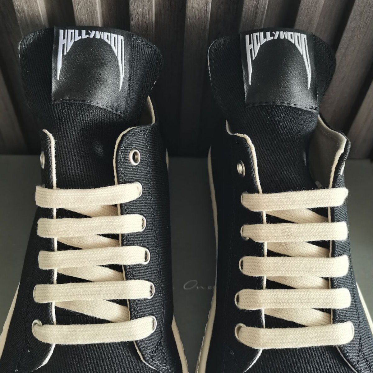 รองเท้าผ้าใบผู้หญิงแบรนด์คลาสส - Streetwear Brand บทวิจารณ์และราคา
